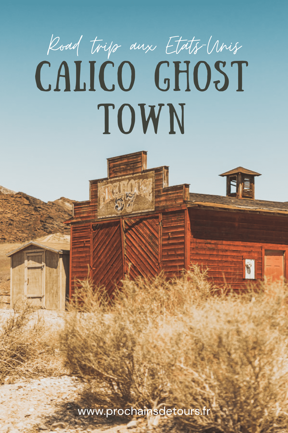 Bienvenue à Calico Ghost Town du comté de San Bernardino, en Californie. Autrefois une ville minière animée des années 1800, Calico a été préservée pour recréer l'aspect et l'ambiance du Far West. Remontez dans le temps et explorez Calico, la ville de la "ruée vers l'argent". Des saloons, des structures historiques, des boutiques, des restaurants et des manèges, Calico offre une expérience dépaysante et éducative pour toute la famille lors d'un road trip dans l'ouest américain ou un voyage.