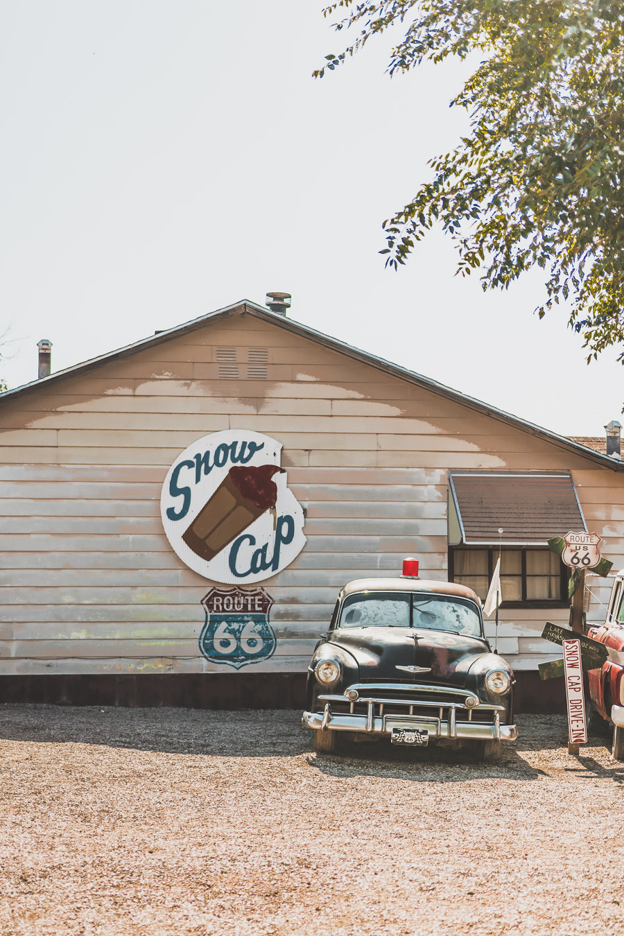 Faites un voyage sur la Route 66 en van - l'une des routes les plus emblématiques de l'histoire américaine ! Du Midwest au Sud-Ouest, la Route 66 est un symbole d'aventure et de liberté depuis des générations, offrant une expérience de voyage unique et inoubliable. Les voyageurs peuvent découvrir sa culture diversifiée et ses joyaux cachés. Que vous recherchiez un long voyage en voiture ou en van ou une escapade rapide, la Route 66 est une idée originale pour un voyage en été.