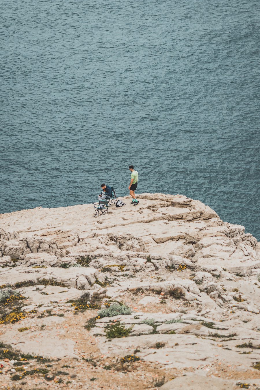 Voici un guide pour passer un week end à Marseille. Marseille est la destination idéale, offrant des paysages époustouflants, une cuisine délicieuse... Qu'il s'agisse d'explorer la riche culture de la ville, de se détendre sur ses plages immaculées ou de goûter à certains de ses plats de renommée mondiale, il y en a pour tous les goûts dans cette ville portuaire animée. Alors faites vos valises et préparez-vous pour un week end à Marseille que vous n'oublierez pas de sitôt.