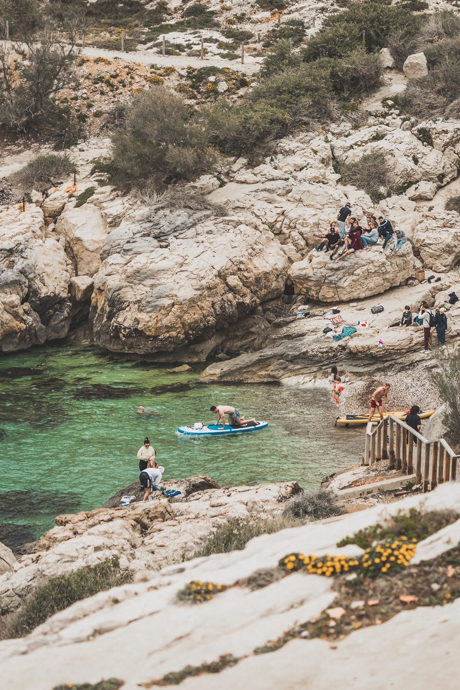 Voici un guide pour passer un week end à Marseille. Marseille est la destination idéale, offrant des paysages époustouflants, une cuisine délicieuse... Qu'il s'agisse d'explorer la riche culture de la ville, de se détendre sur ses plages immaculées ou de goûter à certains de ses plats de renommée mondiale, il y en a pour tous les goûts dans cette ville portuaire animée. Alors faites vos valises et préparez-vous pour un week end à Marseille que vous n'oublierez pas de sitôt.