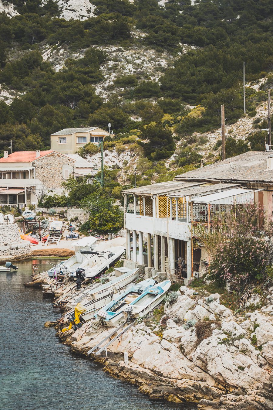 Voici un guide pour passer un week end à Marseille. Marseille est la destination idéale, offrant des paysages époustouflants, une cuisine délicieuse... Qu'il s'agisse d'explorer la riche culture de la ville, de se détendre sur ses plages immaculées ou de goûter à certains de ses plats de renommée mondiale, il y en a pour tous les goûts dans cette ville portuaire animée. Alors faites vos valises et préparez-vous pour un week end à Marseille que vous n'oublierez pas de sitôt.