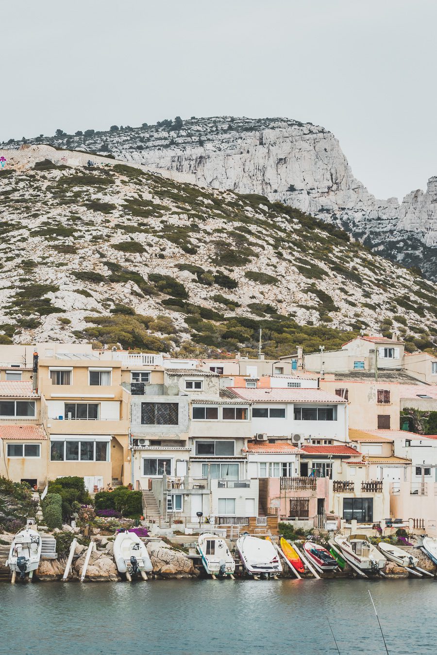 Voici un guide pour passer un week end à Marseille. Marseille est la destination idéale, offrant des paysages époustouflants, une cuisine délicieuse... Qu'il s'agisse d'explorer la riche culture de la ville, de se détendre sur ses plages immaculées ou de goûter à certains de ses plats de renommée mondiale, il y en a pour tous les goûts dans cette ville portuaire animée. Alors faites vos valises et préparez-vous pour un week end à Marseille que vous n'oublierez pas de sitôt.