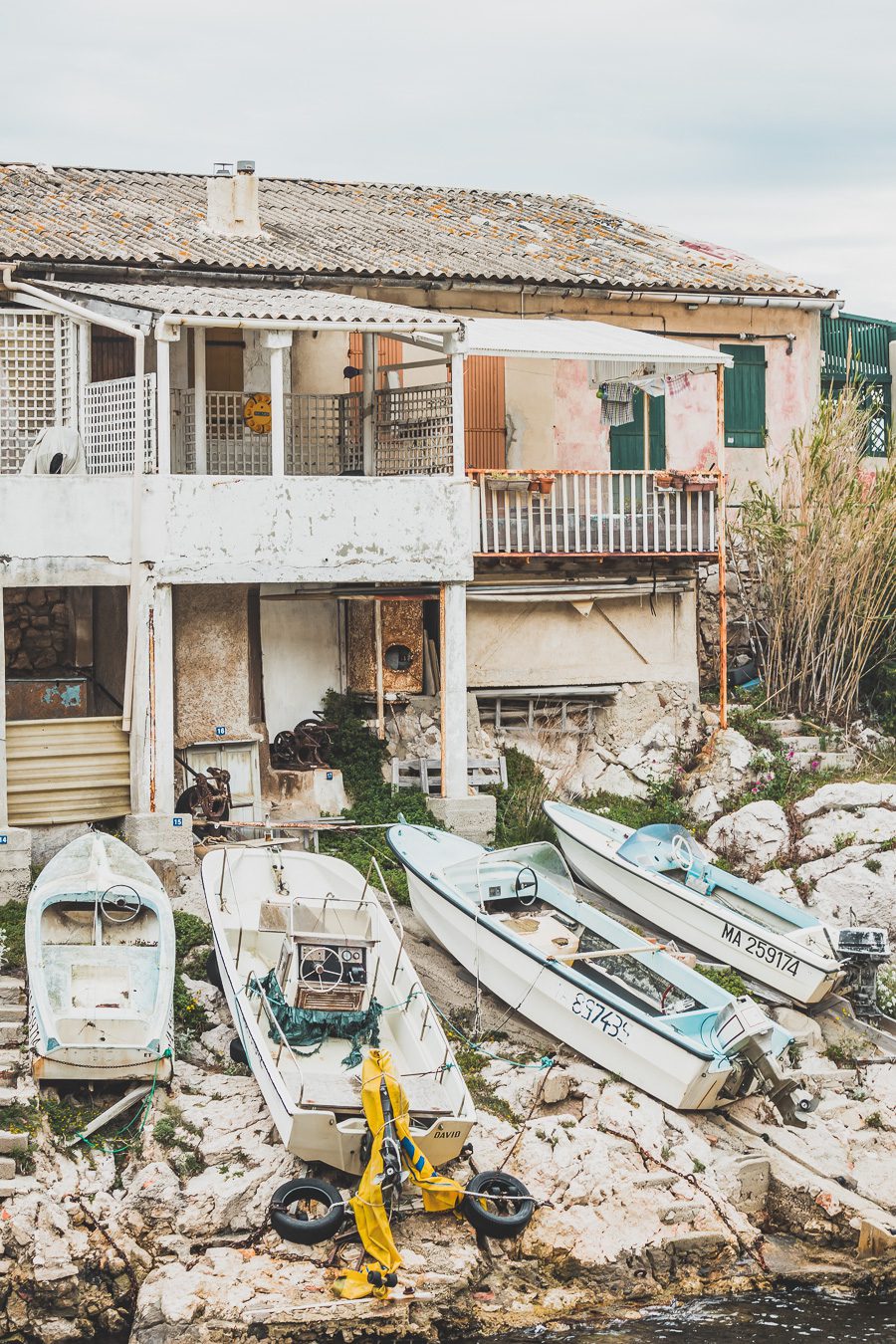 Voici un guide pour passer un week end à Marseille. Marseille est la destination idéale, offrant des paysages époustouflants, une cuisine délicieuse... Qu'il s'agisse d'explorer la riche culture de la ville, de se détendre sur ses plages immaculées ou de goûter à certains de ses plats de renommée mondiale, il y en a pour tous les goûts dans cette ville portuaire animée. Alors faites vos valises et préparez-vous pour un week end à Marseille que vous n'oublierez pas de sitôt.