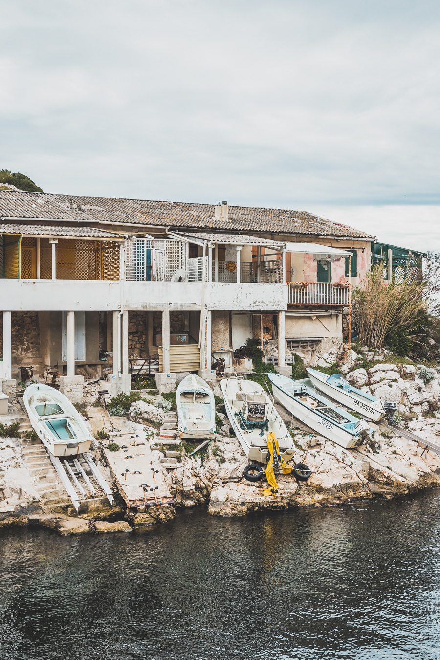 Voici un guide pour passer un week end à Marseille. Marseille est la destination idéale, offrant des paysages époustouflants, une cuisine délicieuse... Qu'il s'agisse d'explorer la riche culture de la ville, de se détendre sur ses plages immaculées ou de goûter à certains de ses plats de renommée mondiale, il y en a pour tous les goûts dans cette ville portuaire animée. Alors faites vos valises et préparez-vous pour un week end à Marseille que vous n'oublierez pas de sitôt.