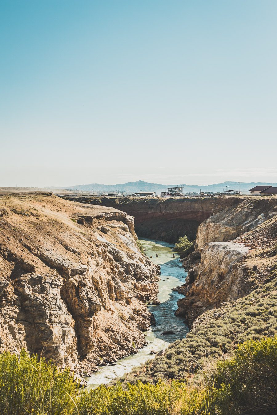 Embarquez pour un voyage de découverte et d'aventure alors que vous embarquez pour un road trip dans l'ouest américain de 2 semaines ! Explorez certains des paysages les plus époustouflants de l'Ouest américain. Vous visiterez des villes dynamiques, vous immergerez dans la culture unique de la région. Avec de nombreuses activités, attractions et merveilles naturelles à explorer comme Yellowstone, Las Vegas ou encore la route 66, ce sera à coup sûr un road trip inoubliable !