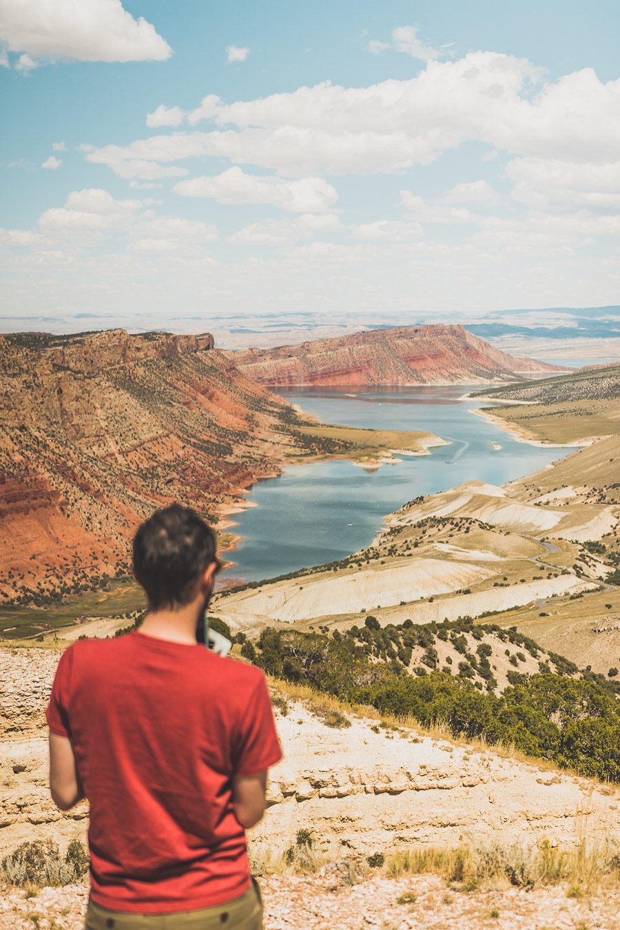 Pensez à la location d'un van aux USA. Vous pourrez ainsi explorer les États-Unis dans votre maison loin de chez vous, lors d'un road trip dans l'ouest américain. Vous découvrirez ainsi Yellowstone, Grand Teton, Las Vegas, Palm Springs et bien d'autres endroits uniques... Que vous recherchiez une escapade romantique ou une aventure passionnante en famille, la location de van aux États-Unis peut vous aider à faire de votre voyage un moment inoubliable. Voyage en van / Road trip ouest américain 