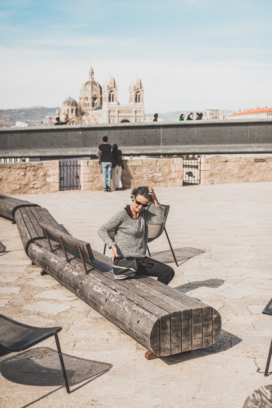 Voici un guide pour passer un week end à Marseille. Marseille est la destination idéale, offrant des paysages époustouflants, une cuisine délicieuse... Qu'il s'agisse d'explorer la riche culture de la ville, de se détendre sur ses plages immaculées ou de goûter à certains de ses plats de renommée mondiale, il y en a pour tous les goûts dans cette ville portuaire animée. Alors faites vos valises et préparez-vous pour un week end à Marseille que vous n'oublierez pas de sitôt.