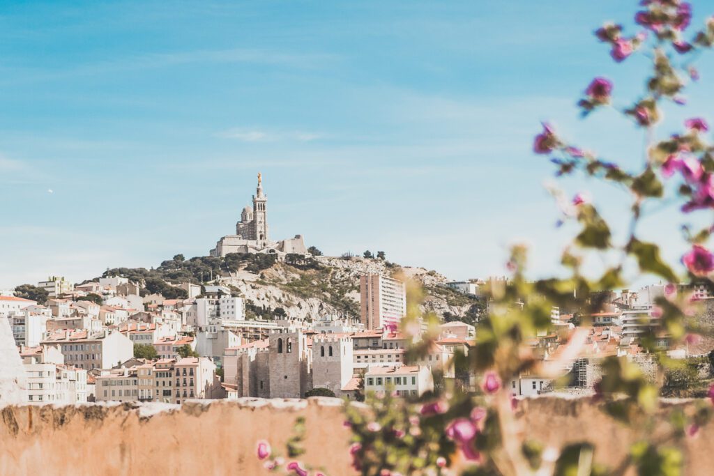 Vue depuis le Fort Saint-Jean sur Notre-Dame-de-la-Garde