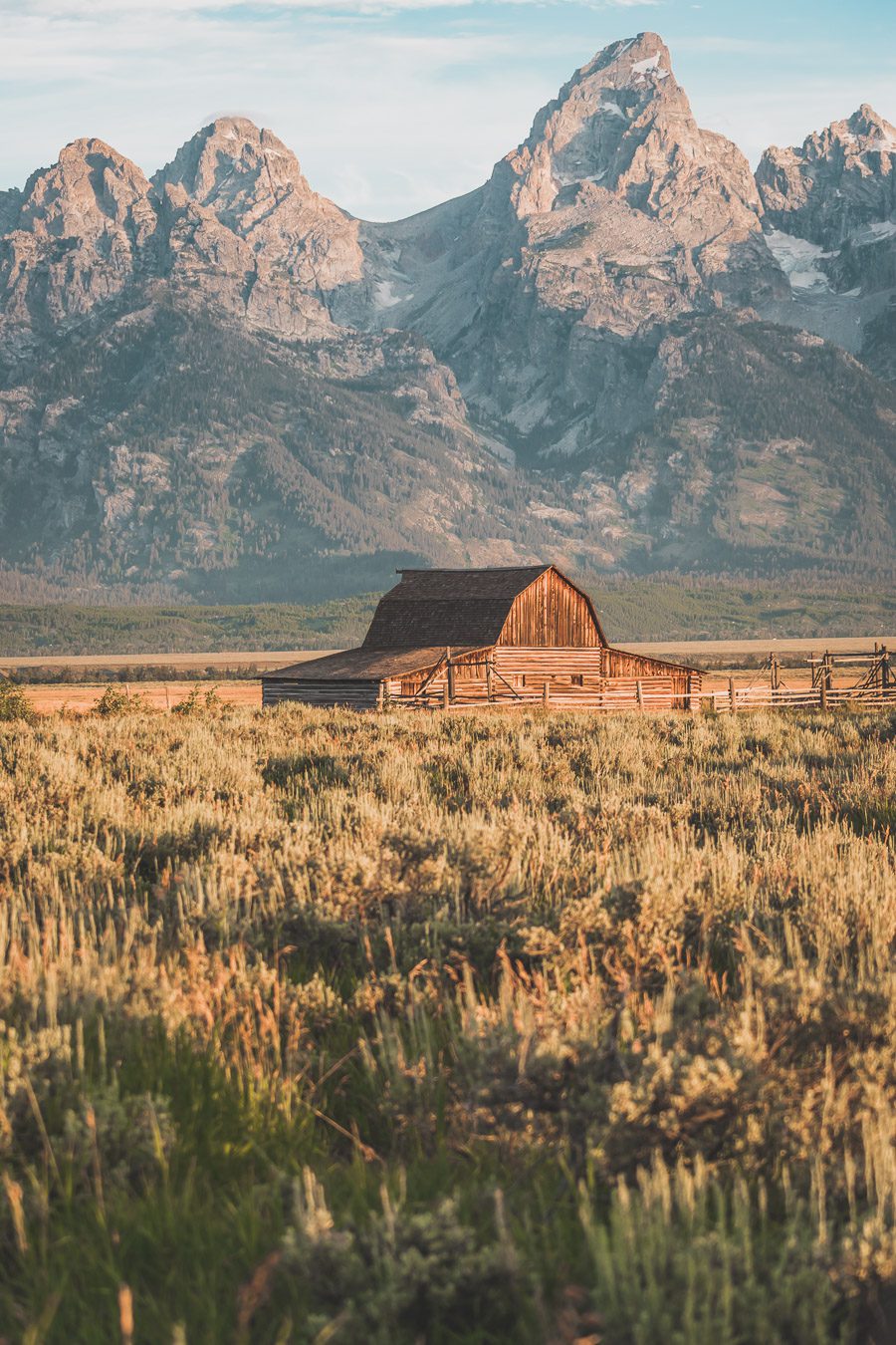 Pensez à la location d'un van aux USA. Vous pourrez ainsi explorer les États-Unis dans votre maison loin de chez vous, lors d'un road trip dans l'ouest américain. Vous découvrirez ainsi Yellowstone, Grand Teton, Las Vegas, Palm Springs et bien d'autres endroits uniques... Que vous recherchiez une escapade romantique ou une aventure passionnante en famille, la location de van aux États-Unis peut vous aider à faire de votre voyage un moment inoubliable. Voyage en van / Road trip ouest américain 