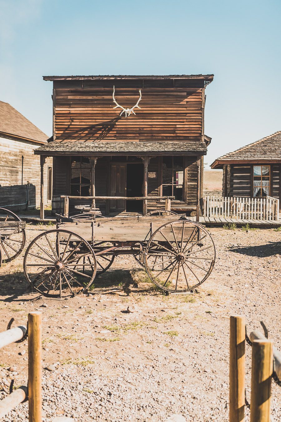 Embarquez pour un voyage de découverte et d'aventure alors que vous embarquez pour un road trip dans l'ouest américain de 2 semaines ! Explorez certains des paysages les plus époustouflants de l'Ouest américain. Vous visiterez des villes dynamiques, vous immergerez dans la culture unique de la région. Avec de nombreuses activités, attractions et merveilles naturelles à explorer comme Yellowstone, Las Vegas ou encore la route 66, ce sera à coup sûr un road trip inoubliable !