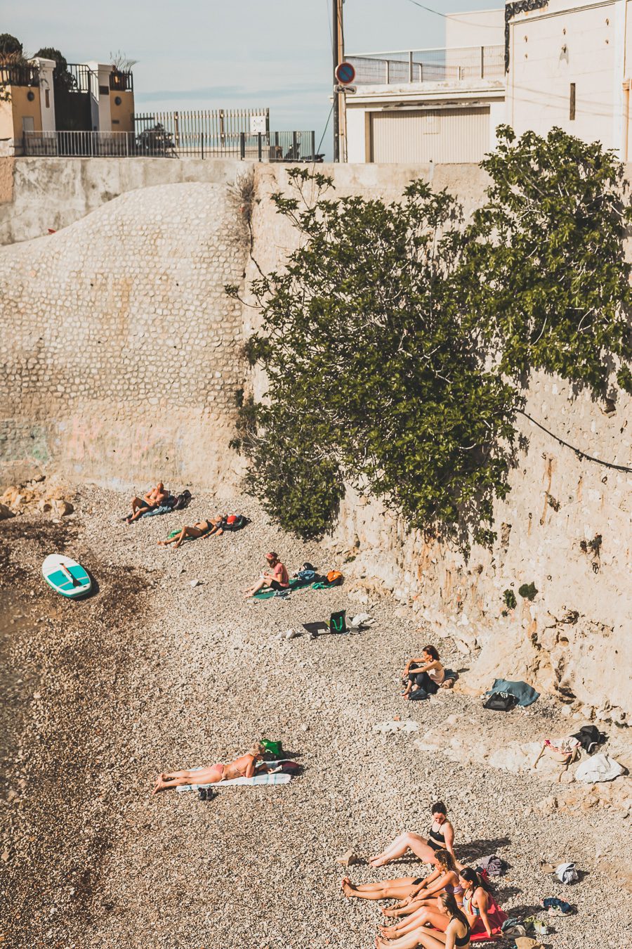 Voici un guide pour passer un week end à Marseille. Marseille est la destination idéale, offrant des paysages époustouflants, une cuisine délicieuse... Qu'il s'agisse d'explorer la riche culture de la ville, de se détendre sur ses plages immaculées ou de goûter à certains de ses plats de renommée mondiale, il y en a pour tous les goûts dans cette ville portuaire animée. Alors faites vos valises et préparez-vous pour un week end à Marseille que vous n'oublierez pas de sitôt.