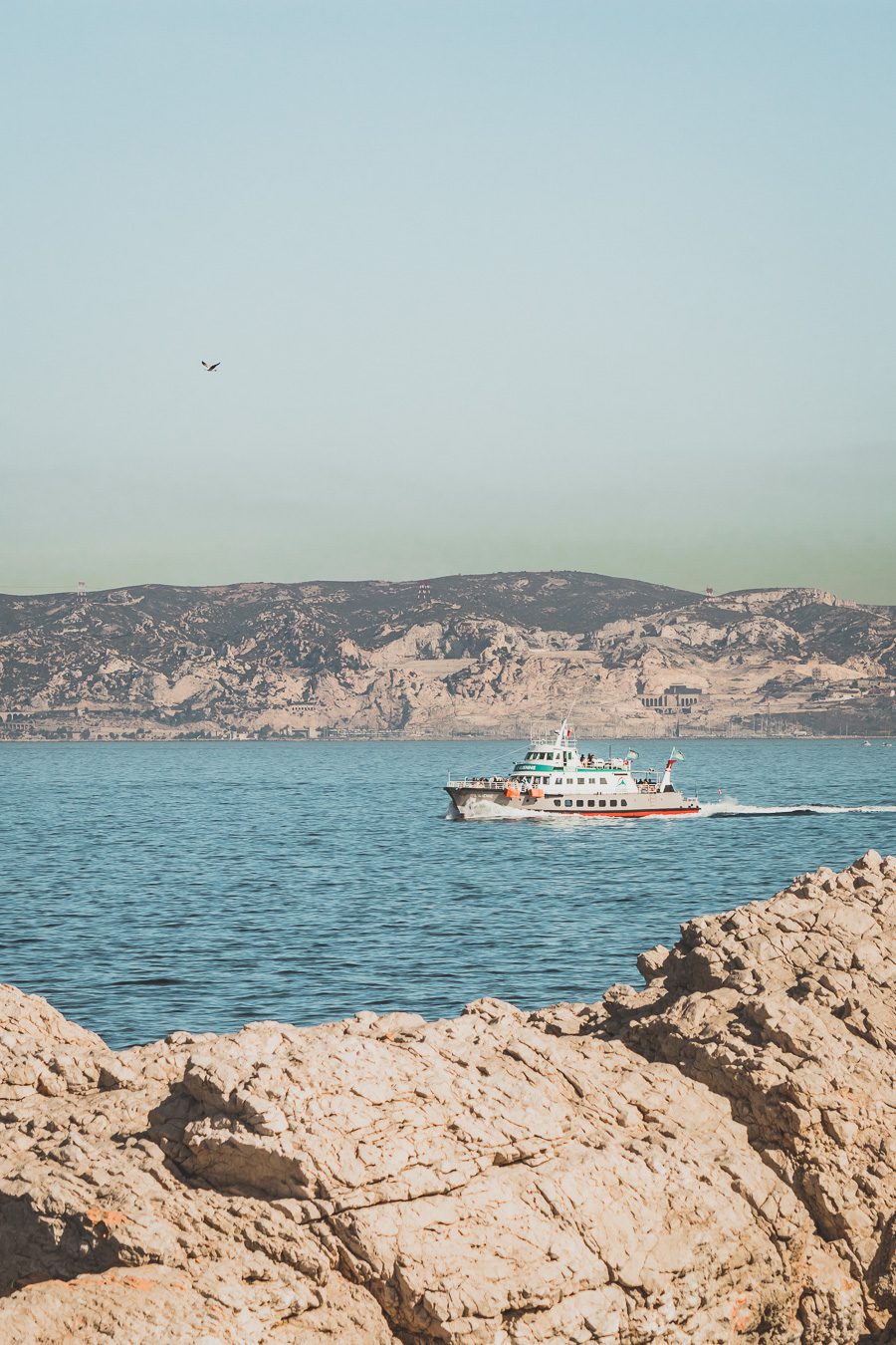 Voici un guide pour passer un week end à Marseille. Marseille est la destination idéale, offrant des paysages époustouflants, une cuisine délicieuse... Qu'il s'agisse d'explorer la riche culture de la ville, de se détendre sur ses plages immaculées ou de goûter à certains de ses plats de renommée mondiale, il y en a pour tous les goûts dans cette ville portuaire animée. Alors faites vos valises et préparez-vous pour un week end à Marseille que vous n'oublierez pas de sitôt.