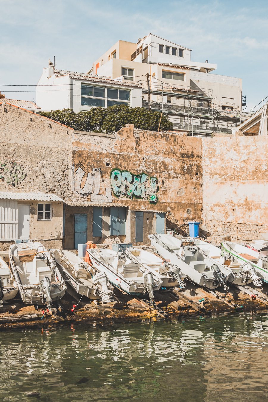 Voici un guide pour passer un week end à Marseille. Marseille est la destination idéale, offrant des paysages époustouflants, une cuisine délicieuse... Qu'il s'agisse d'explorer la riche culture de la ville, de se détendre sur ses plages immaculées ou de goûter à certains de ses plats de renommée mondiale, il y en a pour tous les goûts dans cette ville portuaire animée. Alors faites vos valises et préparez-vous pour un week end à Marseille que vous n'oublierez pas de sitôt.