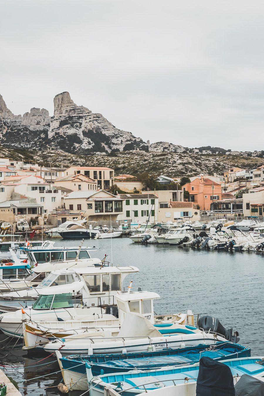 Voici un guide pour passer un week end à Marseille. Marseille est la destination idéale, offrant des paysages époustouflants, une cuisine délicieuse... Qu'il s'agisse d'explorer la riche culture de la ville, de se détendre sur ses plages immaculées ou de goûter à certains de ses plats de renommée mondiale, il y en a pour tous les goûts dans cette ville portuaire animée. Alors faites vos valises et préparez-vous pour un week end à Marseille que vous n'oublierez pas de sitôt.