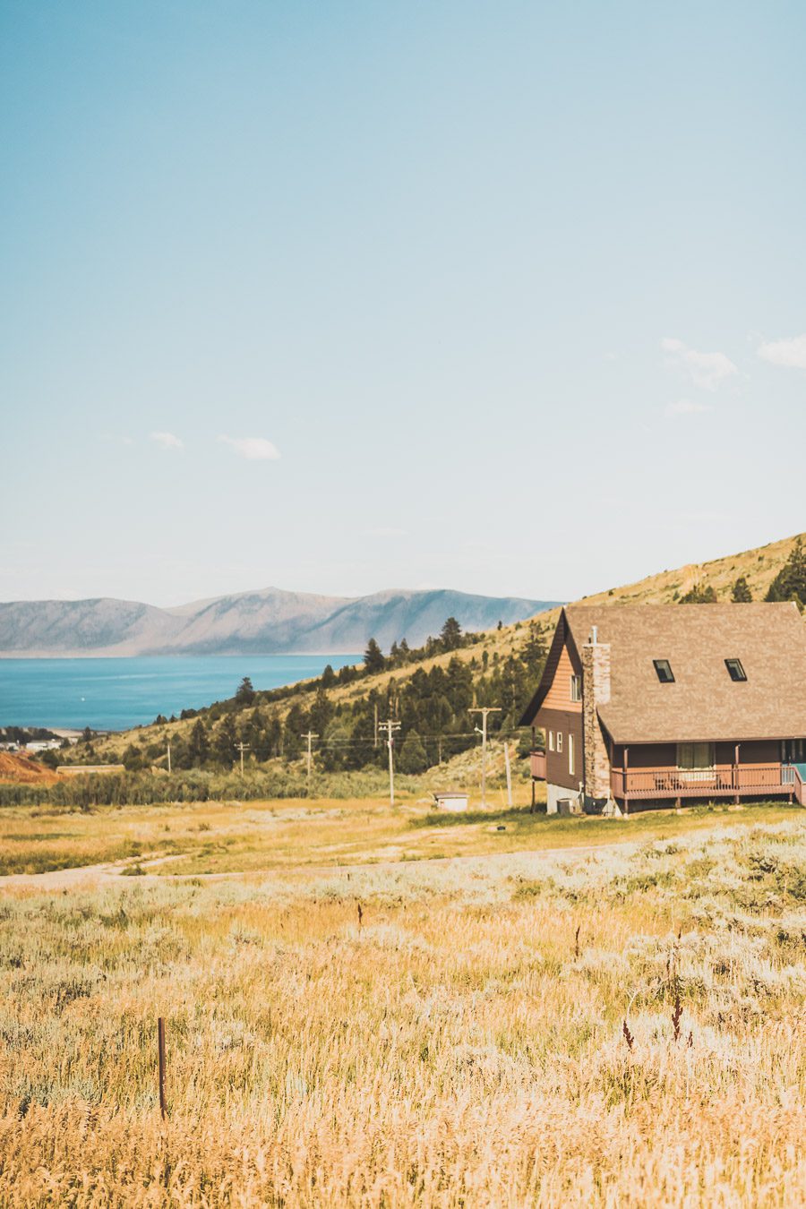 Pensez à la location d'un van aux USA. Vous pourrez ainsi explorer les États-Unis dans votre maison loin de chez vous, lors d'un road trip dans l'ouest américain. Vous découvrirez ainsi Yellowstone, Grand Teton, Las Vegas, Palm Springs et bien d'autres endroits uniques... Que vous recherchiez une escapade romantique ou une aventure passionnante en famille, la location de van aux États-Unis peut vous aider à faire de votre voyage un moment inoubliable. Voyage en van / Road trip ouest américain 