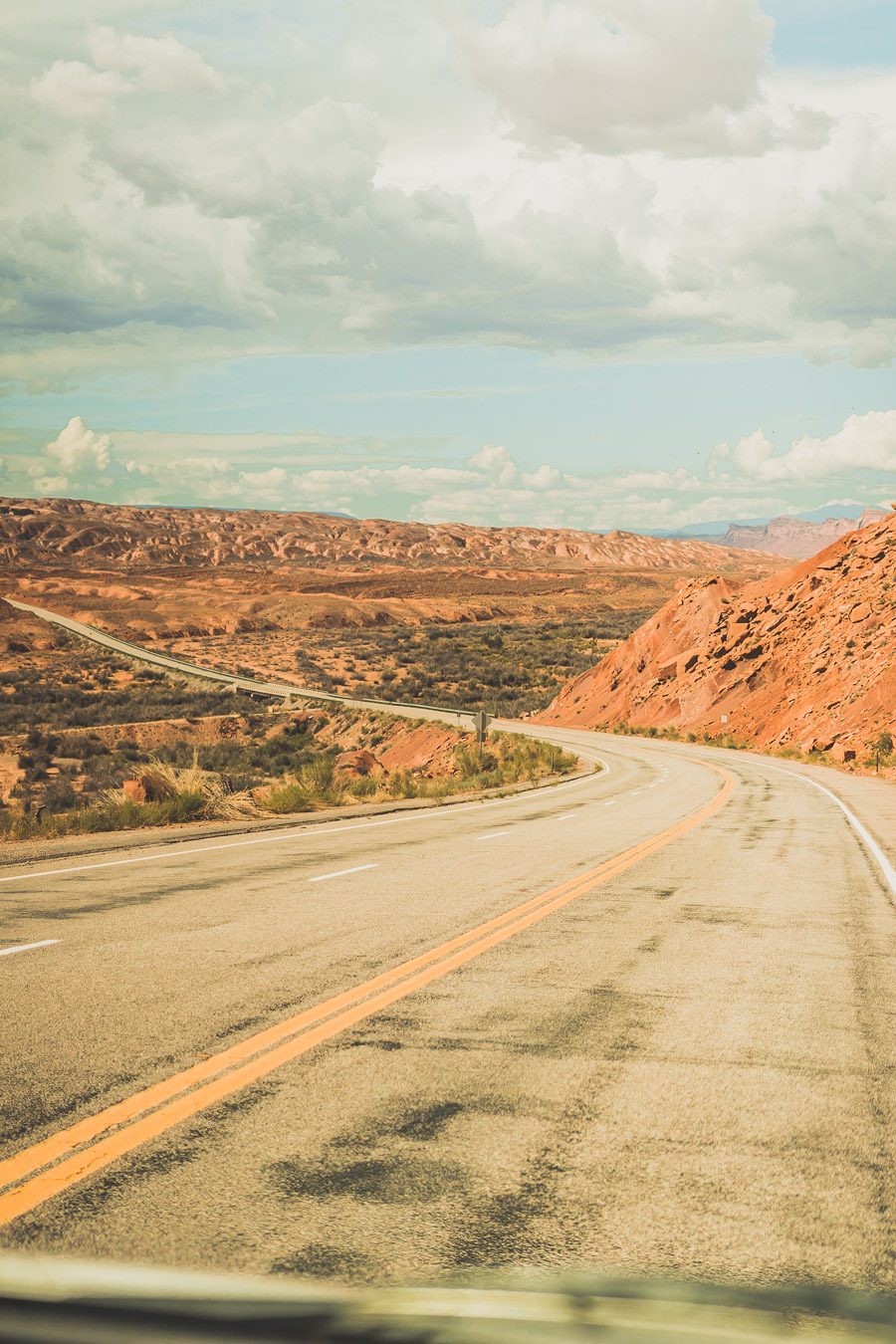 Embarquez pour un voyage de découverte et d'aventure alors que vous embarquez pour un road trip dans l'ouest américain de 2 semaines ! Explorez certains des paysages les plus époustouflants de l'Ouest américain. Vous visiterez des villes dynamiques, vous immergerez dans la culture unique de la région. Avec de nombreuses activités, attractions et merveilles naturelles à explorer comme Yellowstone, Las Vegas ou encore la route 66, ce sera à coup sûr un road trip inoubliable !