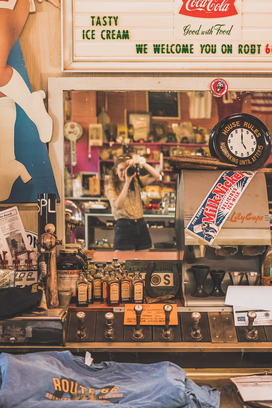 Pensez à la location d'un van aux USA. Vous pourrez ainsi explorer les États-Unis dans votre maison loin de chez vous, lors d'un road trip dans l'ouest américain. Vous découvrirez ainsi Yellowstone, Grand Teton, Las Vegas, Palm Springs et bien d'autres endroits uniques... Que vous recherchiez une escapade romantique ou une aventure passionnante en famille, la location de van aux États-Unis peut vous aider à faire de votre voyage un moment inoubliable. Voyage en van / Road trip ouest américain 