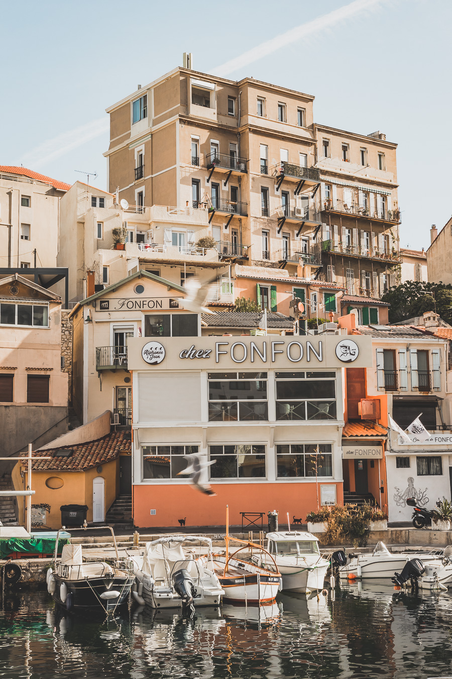 Voici un guide pour passer un week end à Marseille. Marseille est la destination idéale, offrant des paysages époustouflants, une cuisine délicieuse... Qu'il s'agisse d'explorer la riche culture de la ville, de se détendre sur ses plages immaculées ou de goûter à certains de ses plats de renommée mondiale, il y en a pour tous les goûts dans cette ville portuaire animée. Alors faites vos valises et préparez-vous pour un week end à Marseille que vous n'oublierez pas de sitôt.