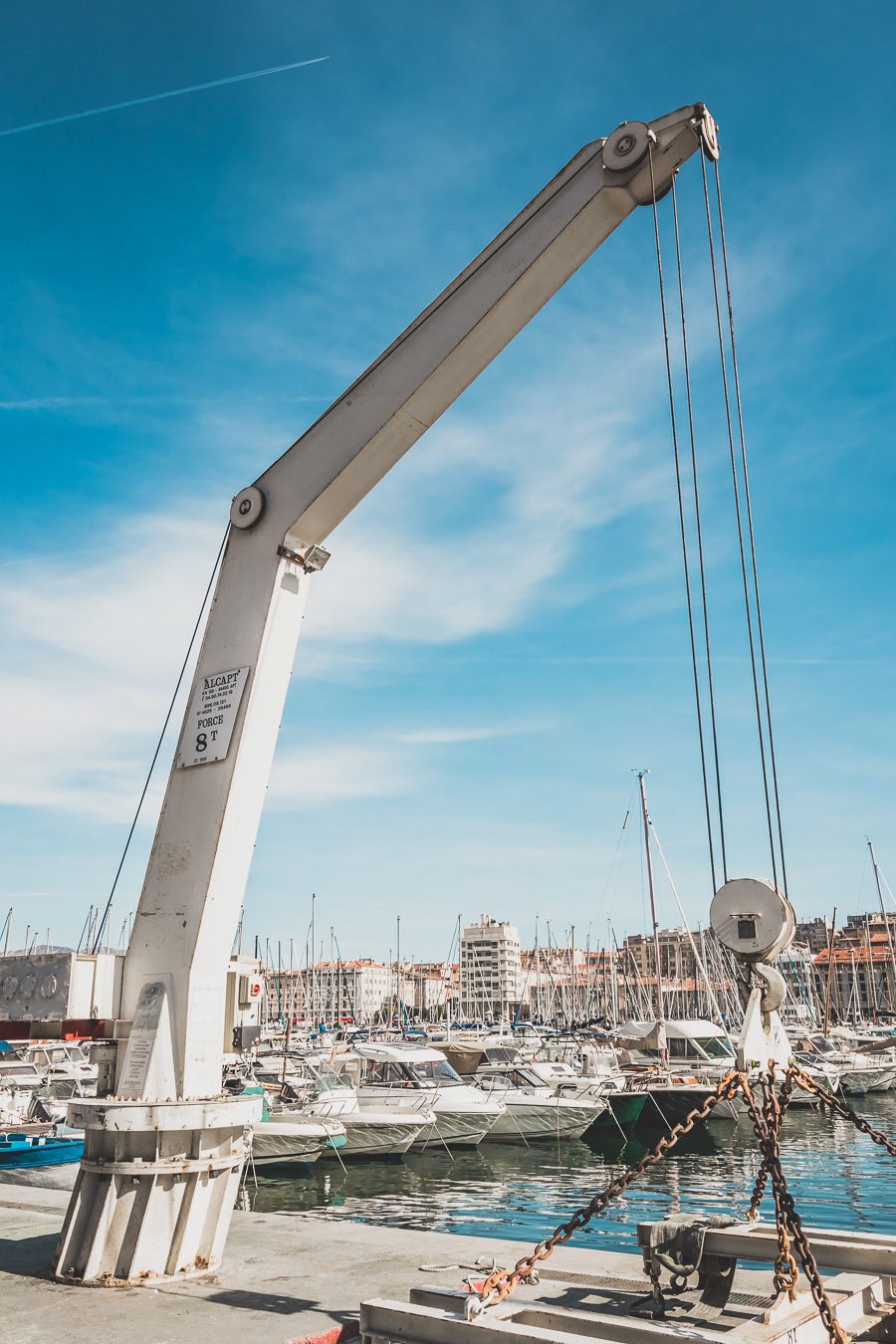 Voici un guide pour passer un week end à Marseille. Marseille est la destination idéale, offrant des paysages époustouflants, une cuisine délicieuse... Qu'il s'agisse d'explorer la riche culture de la ville, de se détendre sur ses plages immaculées ou de goûter à certains de ses plats de renommée mondiale, il y en a pour tous les goûts dans cette ville portuaire animée. Alors faites vos valises et préparez-vous pour un week end à Marseille que vous n'oublierez pas de sitôt.