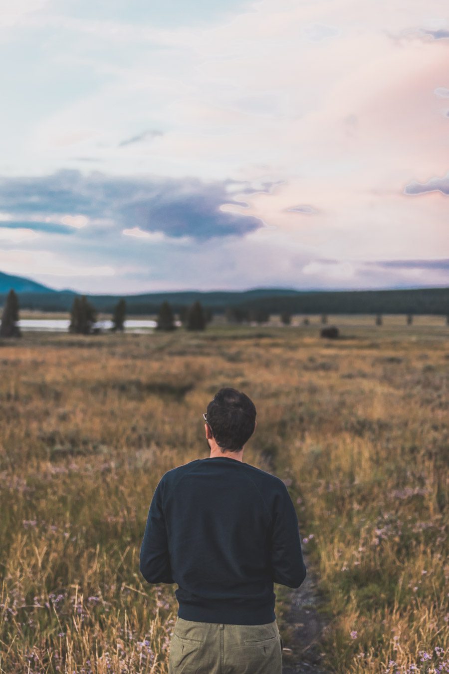 Pensez à la location d'un van aux USA. Vous pourrez ainsi explorer les États-Unis dans votre maison loin de chez vous, lors d'un road trip dans l'ouest américain. Vous découvrirez ainsi Yellowstone, Grand Teton, Las Vegas, Palm Springs et bien d'autres endroits uniques... Que vous recherchiez une escapade romantique ou une aventure passionnante en famille, la location de van aux États-Unis peut vous aider à faire de votre voyage un moment inoubliable. Voyage en van / Road trip ouest américain 