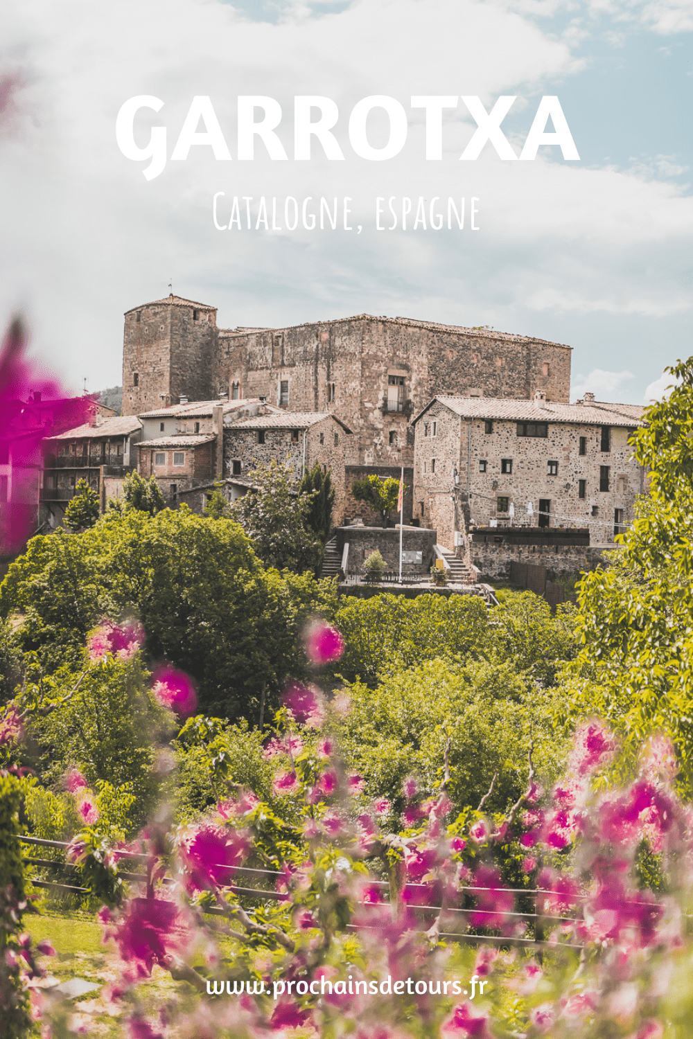 Découvrez le parc naturel de la zone volcanique de la Garrotxa, une destination de rêve pour vos vacances en Europe ! Partez en road trip à la découverte de paysages époustouflants et de villages pittoresques. Explorez les beaux villages d'Espagne, imprégnez-vous de la culture catalane et laissez-vous charmer par la douceur de vivre. Alors, prêt à vivre une expérience inoubliable ? Organisez dès maintenant votre prochain voyage en Catalogne et profitez de la beauté de la Garrotxa.