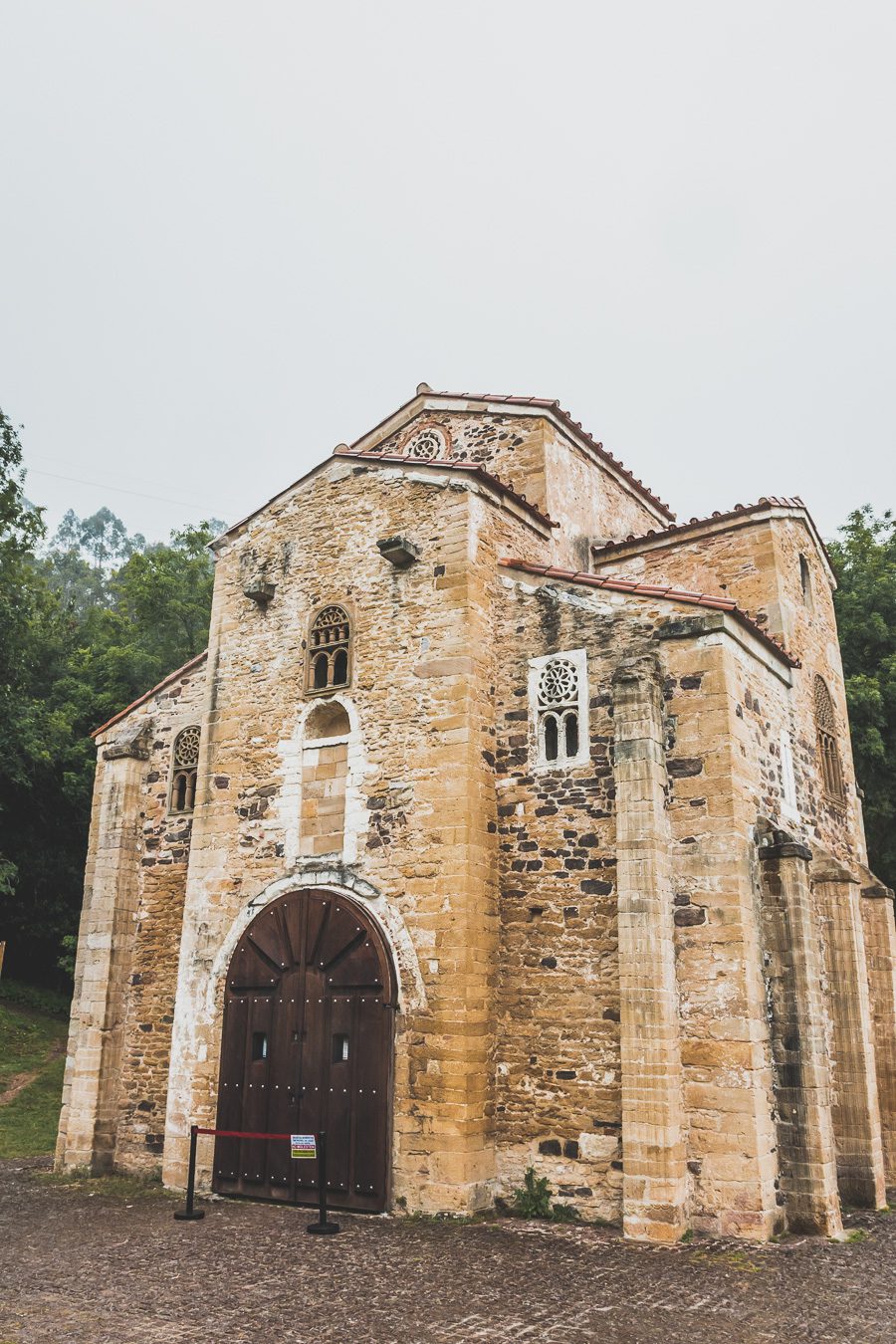 Explorez Oviedo, perle de l'Espagne du Nord, entre tradition et modernité. Flânez dans ses ruelles chargées d'histoire, délectez-vous de sa cuisine... Que vous voyagiez en couple, en famille ou entre amis, Oviedo promet des expériences uniques. C'est une étape sympa lors d'un road trip en van en Espagne. Partez donc à la découverte de ce trésor espagnol. L'aventure vous attend, cliquez pour avoir des conseils utiles.