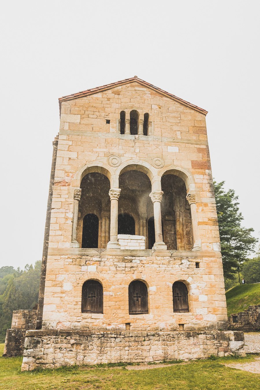 Explorez Oviedo, perle de l'Espagne du Nord, entre tradition et modernité. Flânez dans ses ruelles chargées d'histoire, délectez-vous de sa cuisine... Que vous voyagiez en couple, en famille ou entre amis, Oviedo promet des expériences uniques. C'est une étape sympa lors d'un road trip en van en Espagne. Partez donc à la découverte de ce trésor espagnol. L'aventure vous attend, cliquez pour avoir des conseils utiles.