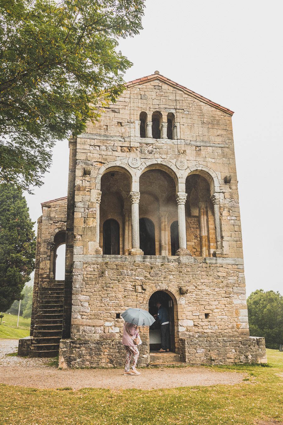 Explorez Oviedo, perle de l'Espagne du Nord, entre tradition et modernité. Flânez dans ses ruelles chargées d'histoire, délectez-vous de sa cuisine... Que vous voyagiez en couple, en famille ou entre amis, Oviedo promet des expériences uniques. C'est une étape sympa lors d'un road trip en van en Espagne. Partez donc à la découverte de ce trésor espagnol. L'aventure vous attend, cliquez pour avoir des conseils utiles.