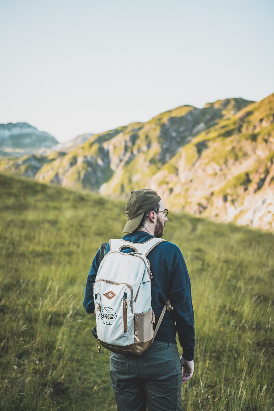 Partez à la découverte d'un paradis naturel : le Parc Naturel de Somiedo dans les Asturies. Plongez dans des paysages époustouflants, entre montagnes majestueuses et vallées verdoyantes. Une aventure inoubliable vous attend. Explorez ce joyau naturel lors d'un road trip en van à travers les Asturies dans le Nord de l'Espagne et faites de belles randonnées. 