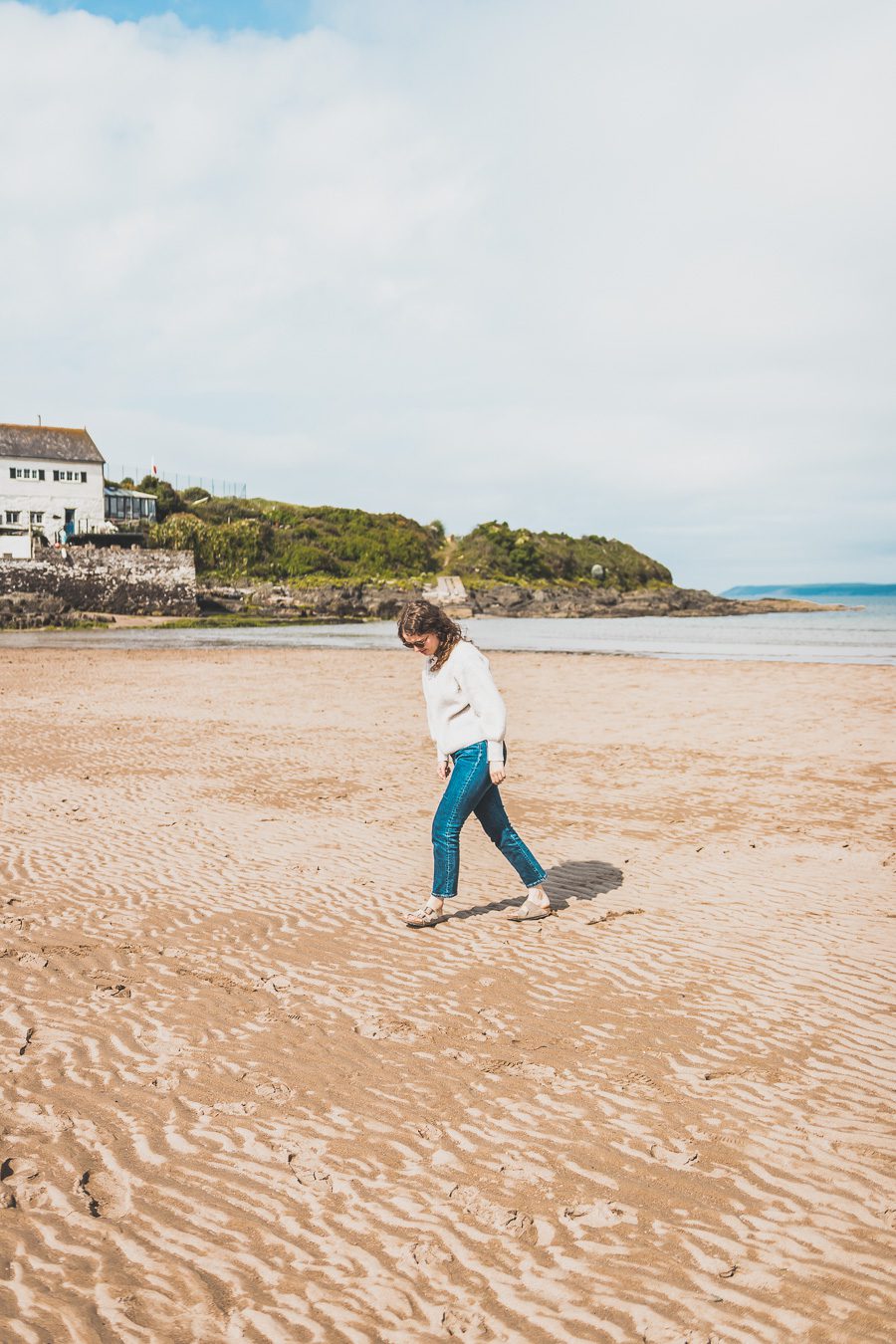 🌊 Explorez le charme époustouflant du Devon en Angleterre ! De la majestueuse Côte jurassique aux villages pittoresques, vos vacances en Angleterre seront inoubliables. Plongez dans une aventure inédite, parcourez les paysages du Royaume-Uni et créez des souvenirs magiques. Que vous soyez passionné de road trip ou adepte de la vanlife, le Devon offre des trésors à découvrir. Réservez dès maintenant votre escapade et laissez-vous séduire par le Sud de l’Angleterre. 🚗✨ #VacancesAngleterre 