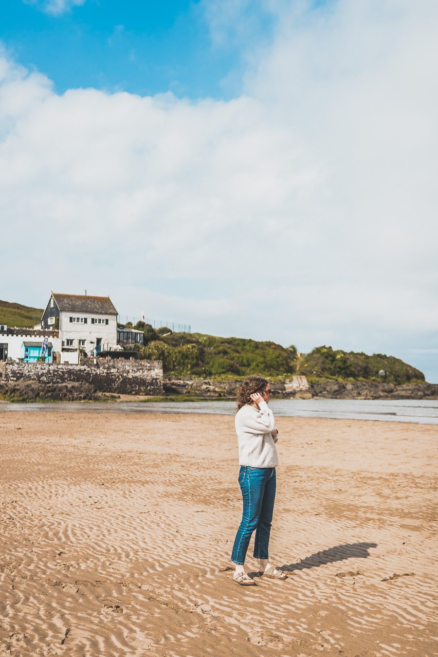 🌊 Explorez le charme époustouflant du Devon en Angleterre ! De la majestueuse Côte jurassique aux villages pittoresques, vos vacances en Angleterre seront inoubliables. Plongez dans une aventure inédite, parcourez les paysages du Royaume-Uni et créez des souvenirs magiques. Que vous soyez passionné de road trip ou adepte de la vanlife, le Devon offre des trésors à découvrir. Réservez dès maintenant votre escapade et laissez-vous séduire par le Sud de l’Angleterre. 🚗✨ #VacancesAngleterre 