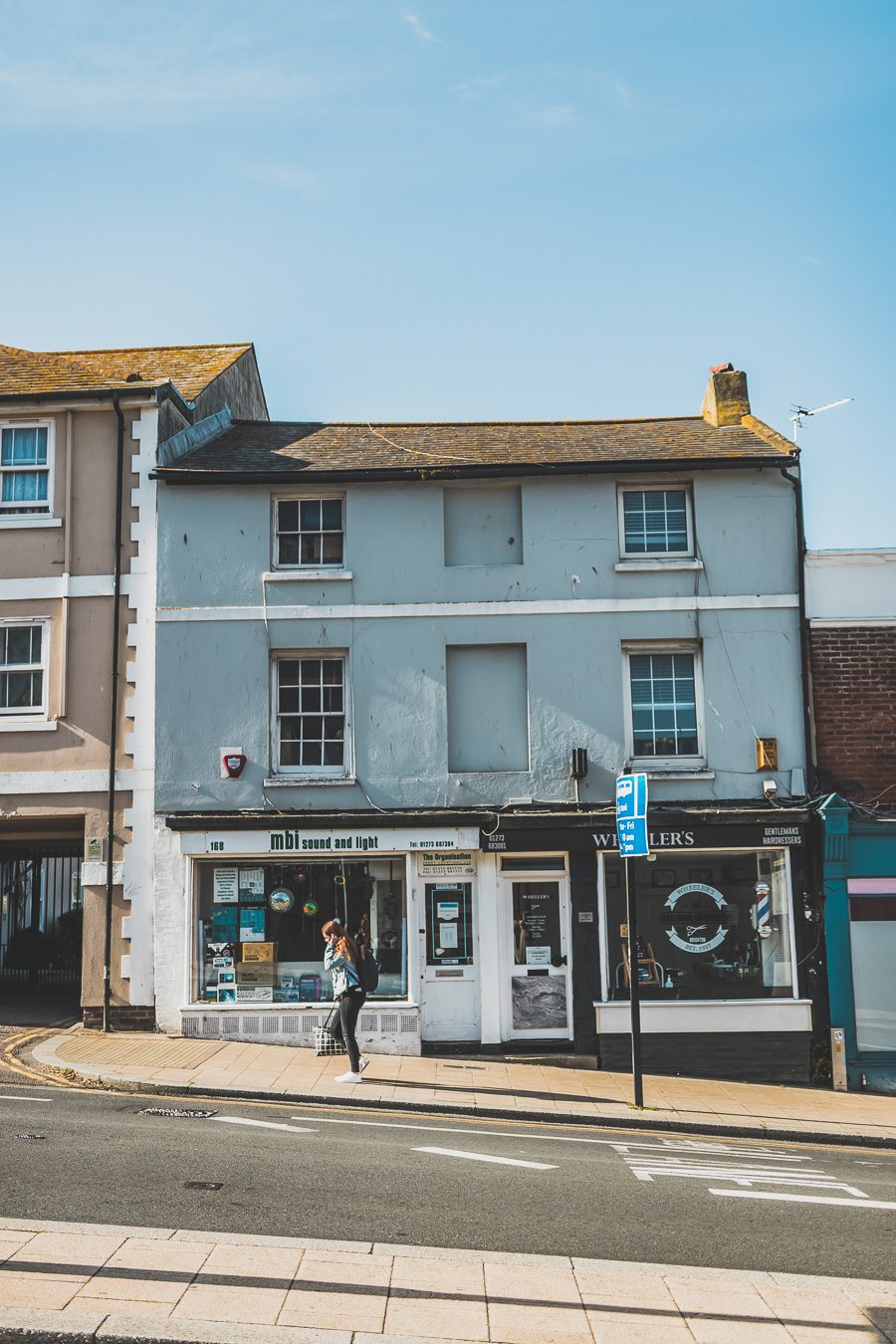 Découvrez Brighton, une destination emblématique de l'Angleterre. Entre ses plages de galets pittoresques, ses ruelles animées et ses sites historiques, Brighton est une destination parfaite pour un city trip en Europe. Que vous soyez amateur de culture, passionné d'histoire ou simplement en quête de détente lors de vacances à la mer, Brighton saura vous séduire. Réservez dès maintenant votre escapade à Brighton et plongez dans l'atmosphère unique de cette ville balnéaire dynamique.