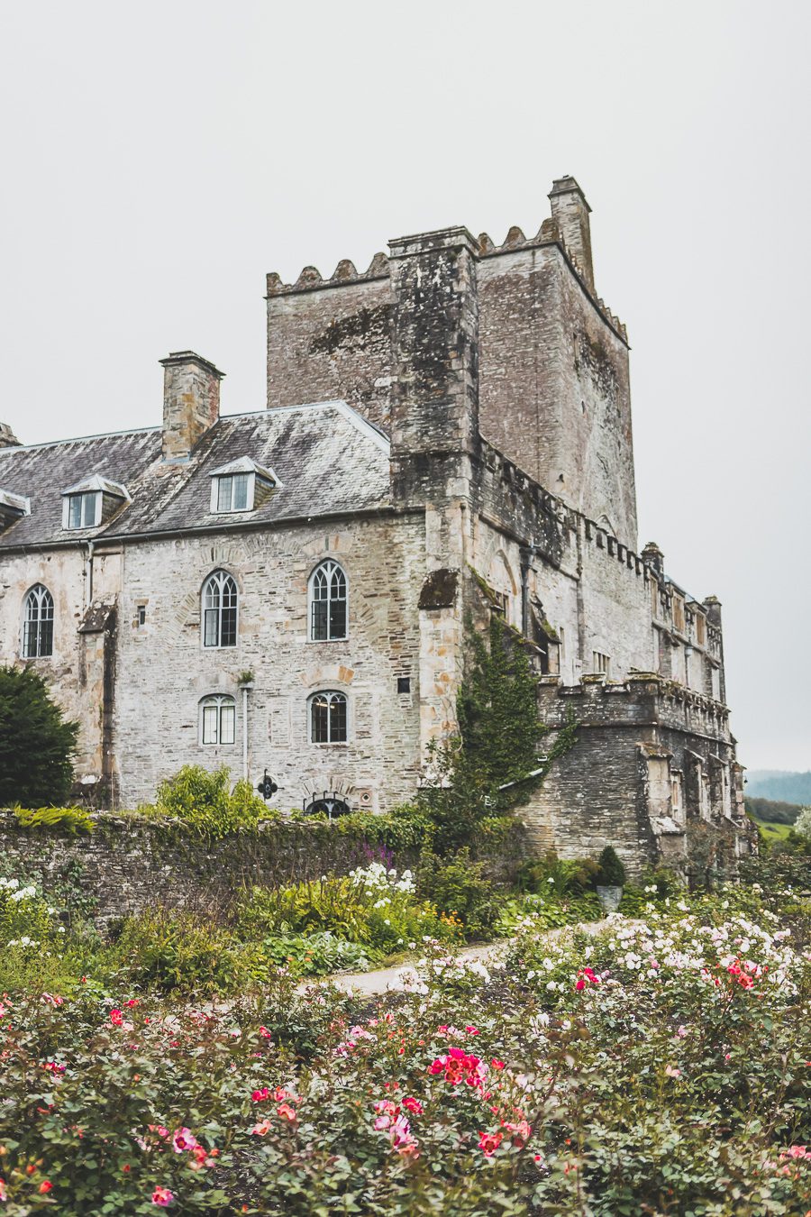 🌊 Explorez le charme époustouflant du Devon en Angleterre ! De la majestueuse Côte jurassique aux villages pittoresques, vos vacances en Angleterre seront inoubliables. Plongez dans une aventure inédite, parcourez les paysages du Royaume-Uni et créez des souvenirs magiques. Que vous soyez passionné de road trip ou adepte de la vanlife, le Devon offre des trésors à découvrir. Réservez dès maintenant votre escapade et laissez-vous séduire par le Sud de l’Angleterre. 🚗✨ #VacancesAngleterre 