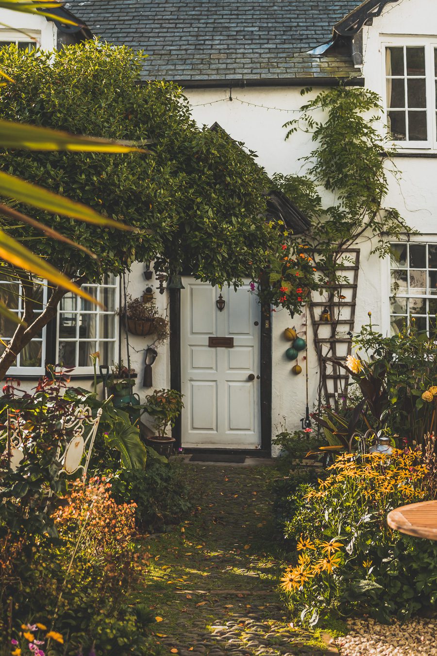 🌊 Explorez le charme époustouflant du Devon en Angleterre ! De la majestueuse Côte jurassique aux villages pittoresques, vos vacances en Angleterre seront inoubliables. Plongez dans une aventure inédite, parcourez les paysages du Royaume-Uni et créez des souvenirs magiques. Que vous soyez passionné de road trip ou adepte de la vanlife, le Devon offre des trésors à découvrir. Réservez dès maintenant votre escapade et laissez-vous séduire par le Sud de l’Angleterre. 🚗✨ #VacancesAngleterre 