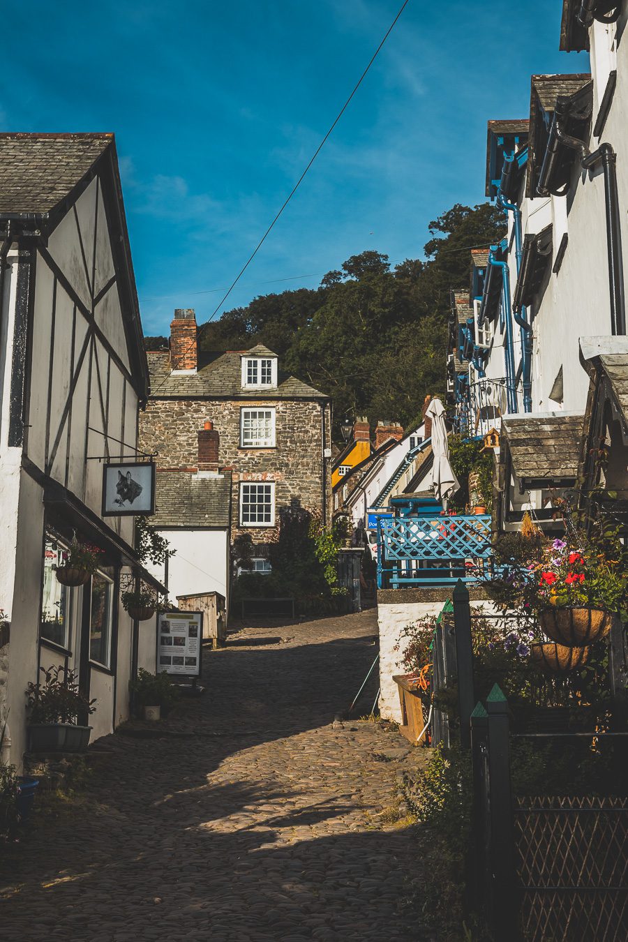 🌊 Explorez le charme époustouflant du Devon en Angleterre ! De la majestueuse Côte jurassique aux villages pittoresques, vos vacances en Angleterre seront inoubliables. Plongez dans une aventure inédite, parcourez les paysages du Royaume-Uni et créez des souvenirs magiques. Que vous soyez passionné de road trip ou adepte de la vanlife, le Devon offre des trésors à découvrir. Réservez dès maintenant votre escapade et laissez-vous séduire par le Sud de l’Angleterre. 🚗✨ #VacancesAngleterre 