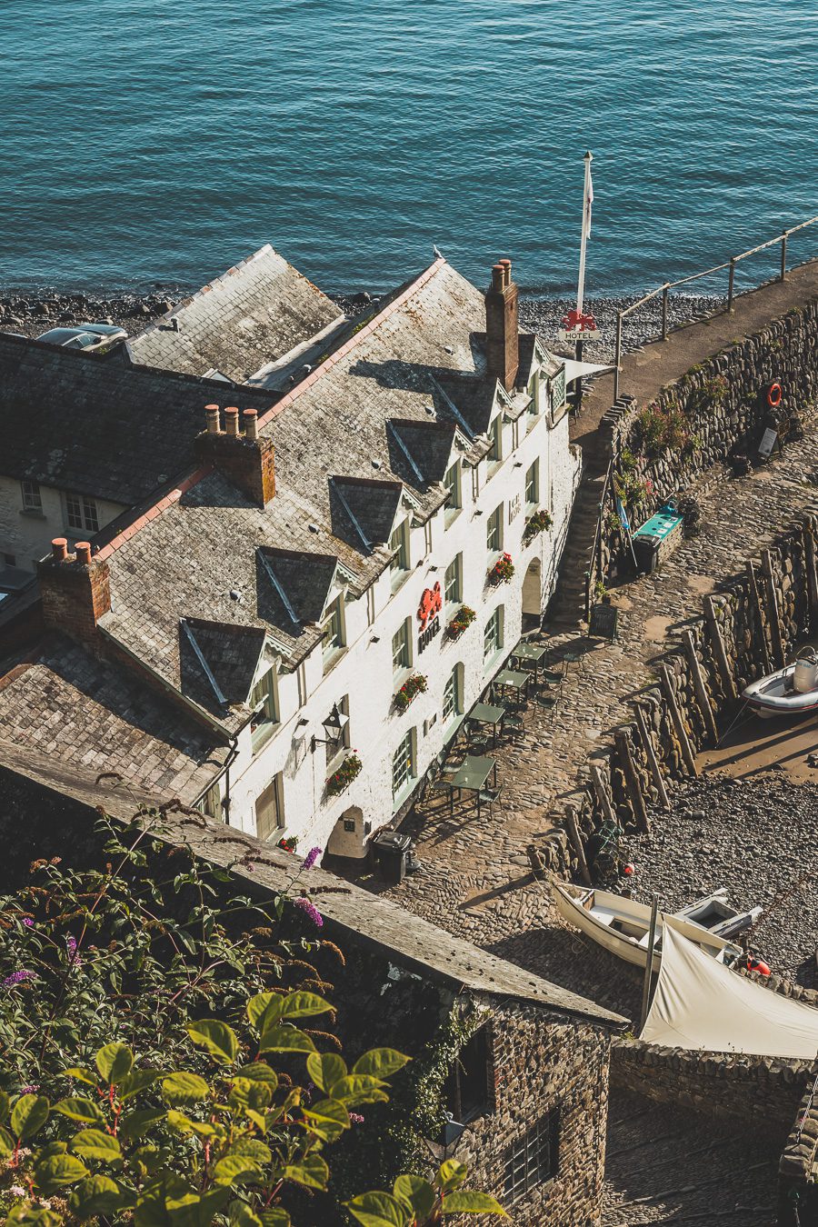 🌊 Explorez le charme époustouflant du Devon en Angleterre ! De la majestueuse Côte jurassique aux villages pittoresques, vos vacances en Angleterre seront inoubliables. Plongez dans une aventure inédite, parcourez les paysages du Royaume-Uni et créez des souvenirs magiques. Que vous soyez passionné de road trip ou adepte de la vanlife, le Devon offre des trésors à découvrir. Réservez dès maintenant votre escapade et laissez-vous séduire par le Sud de l’Angleterre. 🚗✨ #VacancesAngleterre 