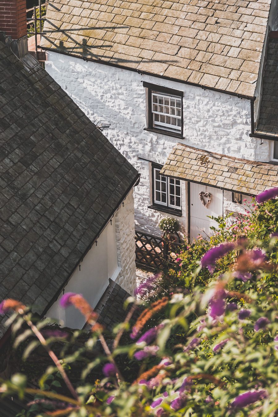 🌊 Explorez le charme époustouflant du Devon en Angleterre ! De la majestueuse Côte jurassique aux villages pittoresques, vos vacances en Angleterre seront inoubliables. Plongez dans une aventure inédite, parcourez les paysages du Royaume-Uni et créez des souvenirs magiques. Que vous soyez passionné de road trip ou adepte de la vanlife, le Devon offre des trésors à découvrir. Réservez dès maintenant votre escapade et laissez-vous séduire par le Sud de l’Angleterre. 🚗✨ #VacancesAngleterre 