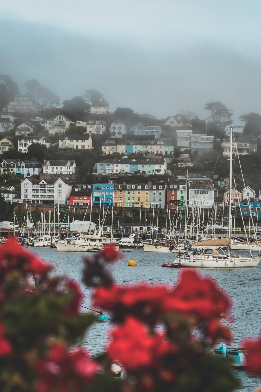 🌊 Explorez le charme époustouflant du Devon en Angleterre ! De la majestueuse Côte jurassique aux villages pittoresques, vos vacances en Angleterre seront inoubliables. Plongez dans une aventure inédite, parcourez les paysages du Royaume-Uni et créez des souvenirs magiques. Que vous soyez passionné de road trip ou adepte de la vanlife, le Devon offre des trésors à découvrir. Réservez dès maintenant votre escapade et laissez-vous séduire par le Sud de l’Angleterre. 🚗✨ #VacancesAngleterre 