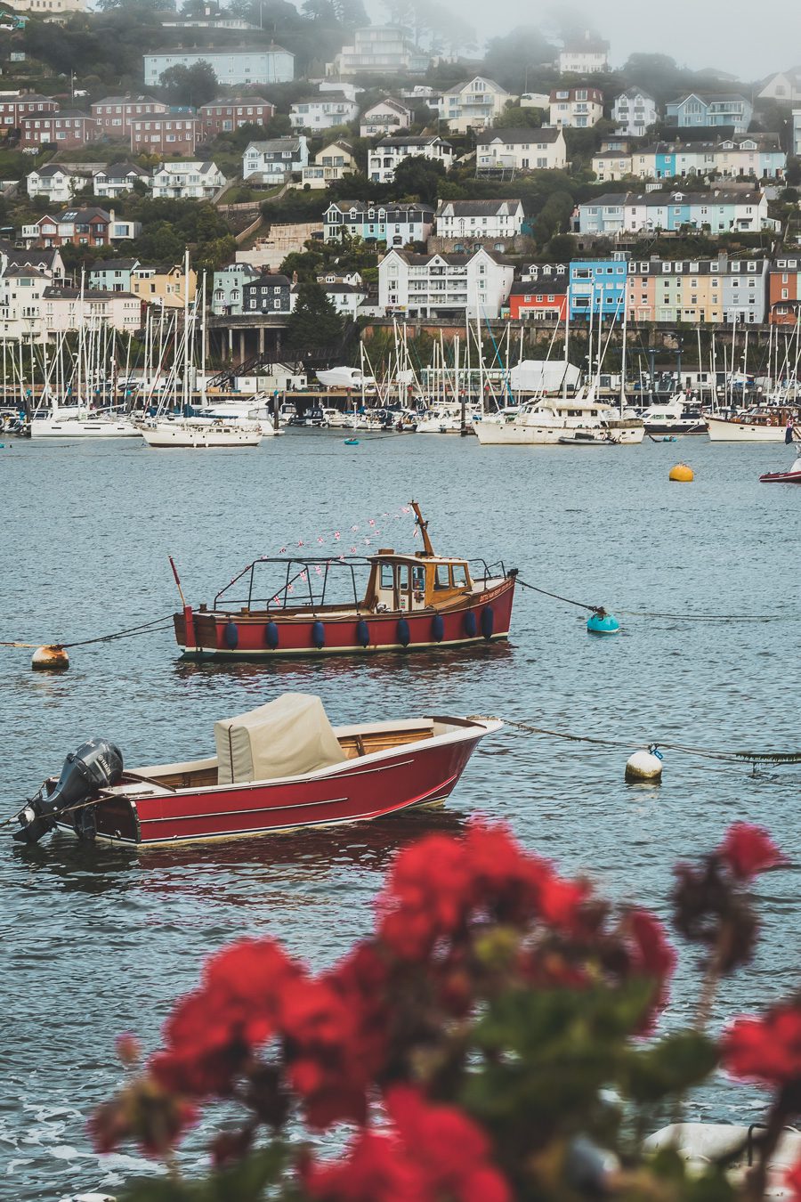 🌊 Explorez le charme époustouflant du Devon en Angleterre ! De la majestueuse Côte jurassique aux villages pittoresques, vos vacances en Angleterre seront inoubliables. Plongez dans une aventure inédite, parcourez les paysages du Royaume-Uni et créez des souvenirs magiques. Que vous soyez passionné de road trip ou adepte de la vanlife, le Devon offre des trésors à découvrir. Réservez dès maintenant votre escapade et laissez-vous séduire par le Sud de l’Angleterre. 🚗✨ #VacancesAngleterre 