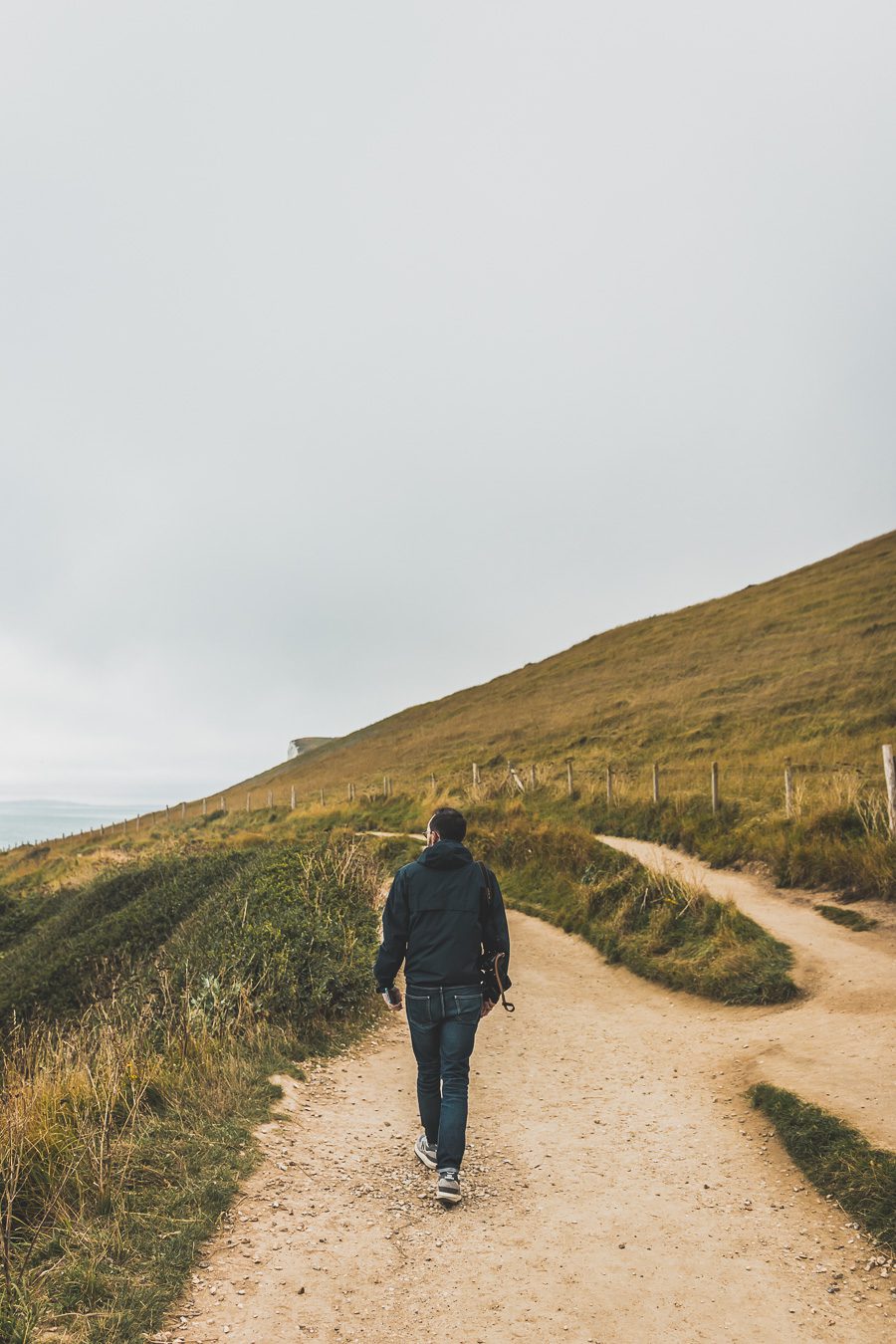 Découvrez la beauté du Dorset, une destination incontournable pour les amoureux de nature. Avec sa célèbre Côte jurassique, ses paysages à couper le souffle et ses charmants villages, le Dorset offre une expérience de voyage inoubliable. Partez en road trip dans le sud de l'Angleterre et explorez des sites emblématiques. Que vous soyez en couple, en famille ou entre amis, le Dorset vous promet des vacances en Europe superbes. Planifiez dès maintenant votre escapade au Dorset !