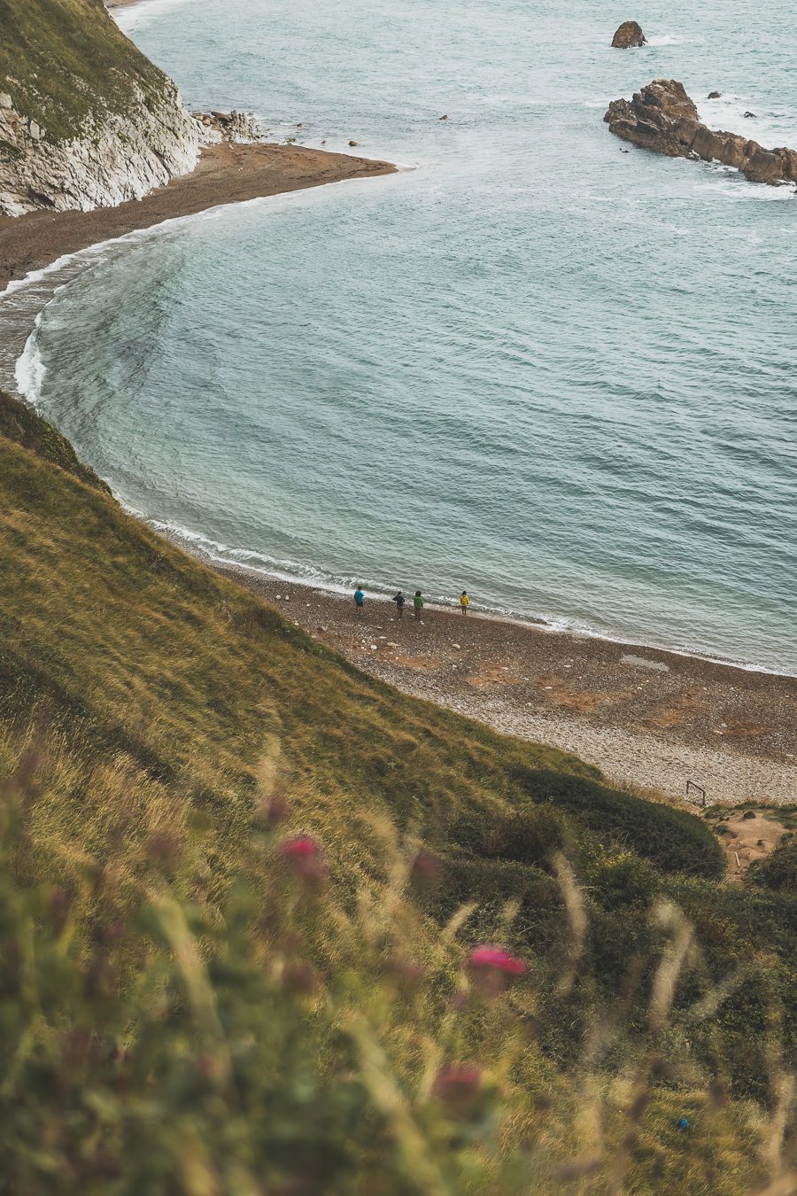 Découvrez la beauté du Dorset, une destination incontournable pour les amoureux de nature. Avec sa célèbre Côte jurassique, ses paysages à couper le souffle et ses charmants villages, le Dorset offre une expérience de voyage inoubliable. Partez en road trip dans le sud de l'Angleterre et explorez des sites emblématiques. Que vous soyez en couple, en famille ou entre amis, le Dorset vous promet des vacances en Europe superbes. Planifiez dès maintenant votre escapade au Dorset !