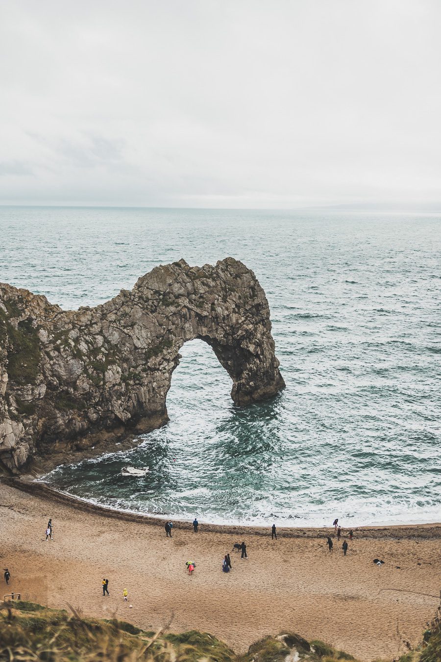 Découvrez la beauté du Dorset, une destination incontournable pour les amoureux de nature. Avec sa célèbre Côte jurassique, ses paysages à couper le souffle et ses charmants villages, le Dorset offre une expérience de voyage inoubliable. Partez en road trip dans le sud de l'Angleterre et explorez des sites emblématiques. Que vous soyez en couple, en famille ou entre amis, le Dorset vous promet des vacances en Europe superbes. Planifiez dès maintenant votre escapade au Dorset !