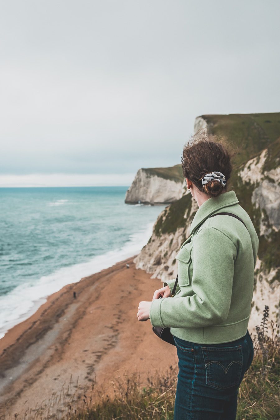 Découvrez la beauté du Dorset, une destination incontournable pour les amoureux de nature. Avec sa célèbre Côte jurassique, ses paysages à couper le souffle et ses charmants villages, le Dorset offre une expérience de voyage inoubliable. Partez en road trip dans le sud de l'Angleterre et explorez des sites emblématiques. Que vous soyez en couple, en famille ou entre amis, le Dorset vous promet des vacances en Europe superbes. Planifiez dès maintenant votre escapade au Dorset !