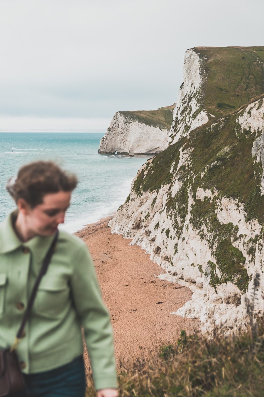 Découvrez la beauté du Dorset, une destination incontournable pour les amoureux de nature. Avec sa célèbre Côte jurassique, ses paysages à couper le souffle et ses charmants villages, le Dorset offre une expérience de voyage inoubliable. Partez en road trip dans le sud de l'Angleterre et explorez des sites emblématiques. Que vous soyez en couple, en famille ou entre amis, le Dorset vous promet des vacances en Europe superbes. Planifiez dès maintenant votre escapade au Dorset !