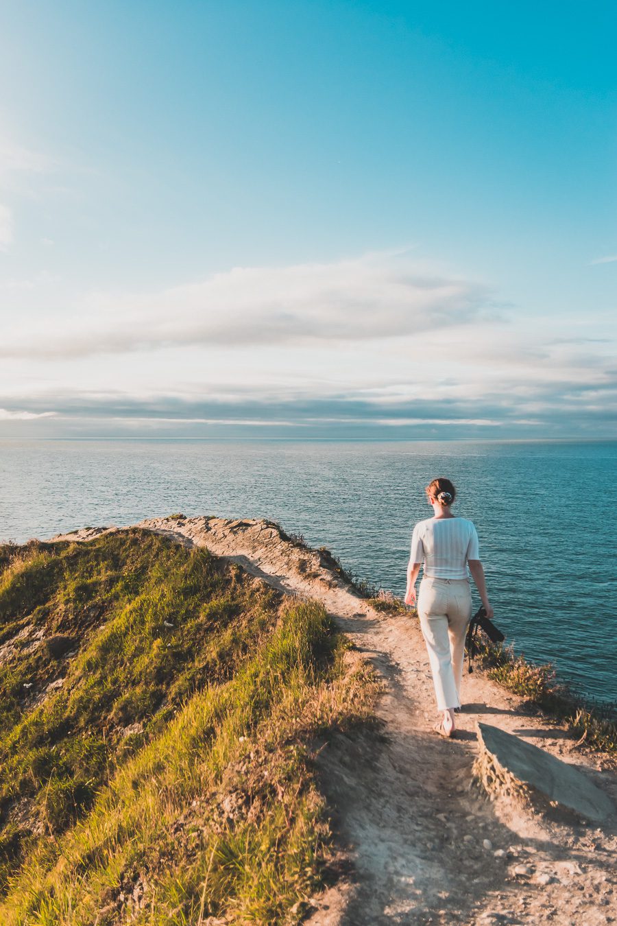 Découvrez la beauté du Dorset, une destination incontournable pour les amoureux de nature. Avec sa célèbre Côte jurassique, ses paysages à couper le souffle et ses charmants villages, le Dorset offre une expérience de voyage inoubliable. Partez en road trip dans le sud de l'Angleterre et explorez des sites emblématiques. Que vous soyez en couple, en famille ou entre amis, le Dorset vous promet des vacances en Europe superbes. Planifiez dès maintenant votre escapade au Dorset !