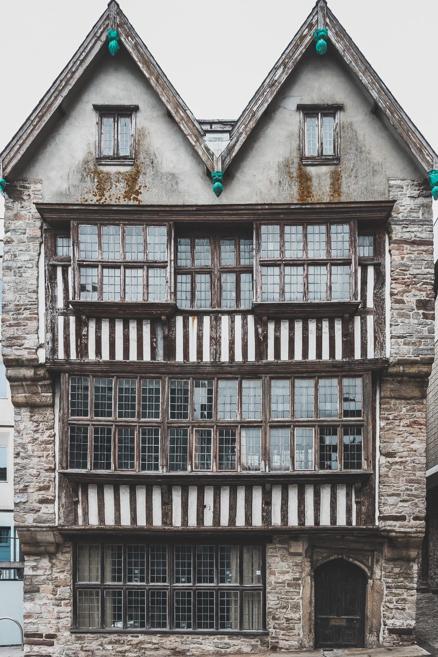 🌊 Explorez le charme époustouflant du Devon en Angleterre ! De la majestueuse Côte jurassique aux villages pittoresques, vos vacances en Angleterre seront inoubliables. Plongez dans une aventure inédite, parcourez les paysages du Royaume-Uni et créez des souvenirs magiques. Que vous soyez passionné de road trip ou adepte de la vanlife, le Devon offre des trésors à découvrir. Réservez dès maintenant votre escapade et laissez-vous séduire par le Sud de l’Angleterre. 🚗✨ #VacancesAngleterre 