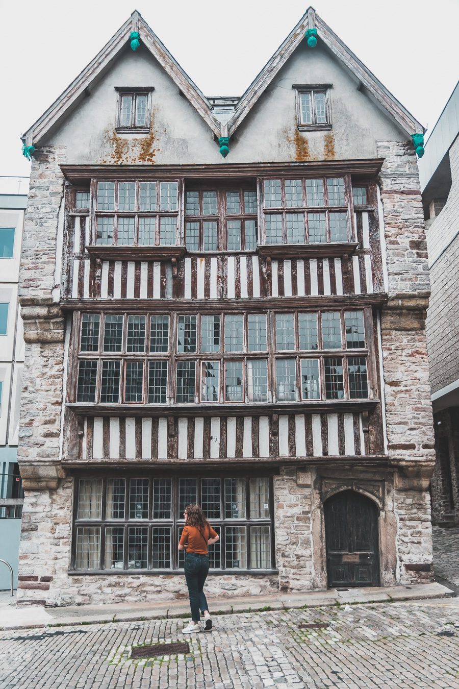 🌊 Explorez le charme époustouflant du Devon en Angleterre ! De la majestueuse Côte jurassique aux villages pittoresques, vos vacances en Angleterre seront inoubliables. Plongez dans une aventure inédite, parcourez les paysages du Royaume-Uni et créez des souvenirs magiques. Que vous soyez passionné de road trip ou adepte de la vanlife, le Devon offre des trésors à découvrir. Réservez dès maintenant votre escapade et laissez-vous séduire par le Sud de l’Angleterre. 🚗✨ #VacancesAngleterre 