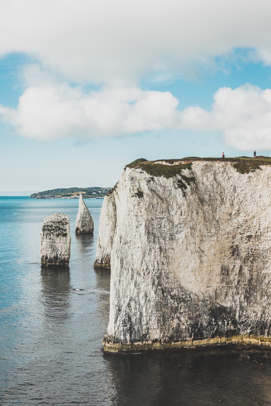 Découvrez la beauté du Dorset, une destination incontournable pour les amoureux de nature. Avec sa célèbre Côte jurassique, ses paysages à couper le souffle et ses charmants villages, le Dorset offre une expérience de voyage inoubliable. Partez en road trip dans le sud de l'Angleterre et explorez des sites emblématiques. Que vous soyez en couple, en famille ou entre amis, le Dorset vous promet des vacances en Europe superbes. Planifiez dès maintenant votre escapade au Dorset !