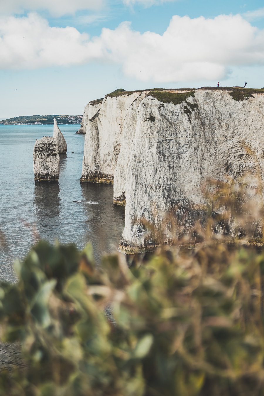 Découvrez la beauté du Dorset, une destination incontournable pour les amoureux de nature. Avec sa célèbre Côte jurassique, ses paysages à couper le souffle et ses charmants villages, le Dorset offre une expérience de voyage inoubliable. Partez en road trip dans le sud de l'Angleterre et explorez des sites emblématiques. Que vous soyez en couple, en famille ou entre amis, le Dorset vous promet des vacances en Europe superbes. Planifiez dès maintenant votre escapade au Dorset !