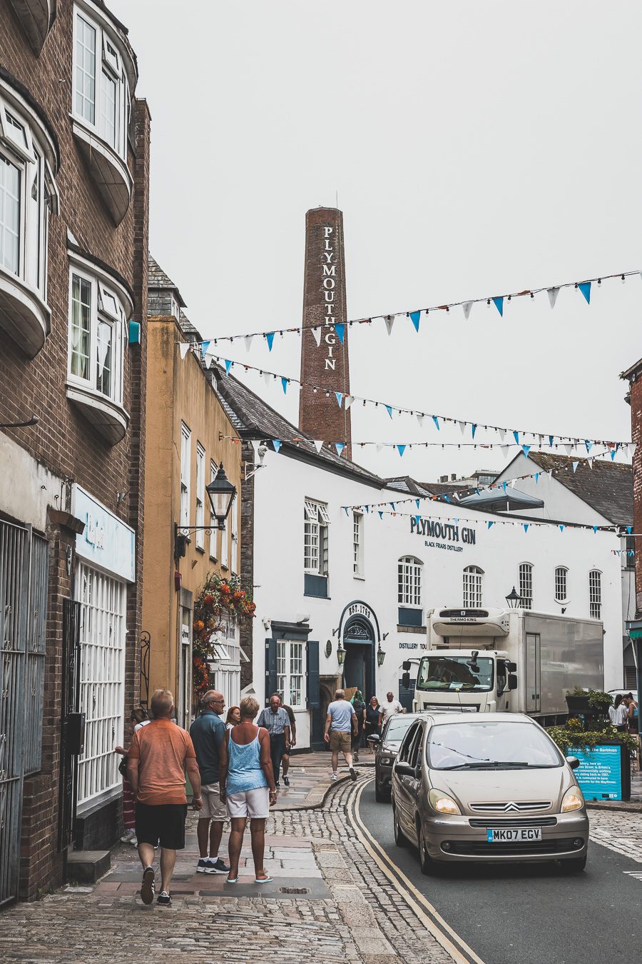 🌊 Explorez le charme époustouflant du Devon en Angleterre ! De la majestueuse Côte jurassique aux villages pittoresques, vos vacances en Angleterre seront inoubliables. Plongez dans une aventure inédite, parcourez les paysages du Royaume-Uni et créez des souvenirs magiques. Que vous soyez passionné de road trip ou adepte de la vanlife, le Devon offre des trésors à découvrir. Réservez dès maintenant votre escapade et laissez-vous séduire par le Sud de l’Angleterre. 🚗✨ #VacancesAngleterre 